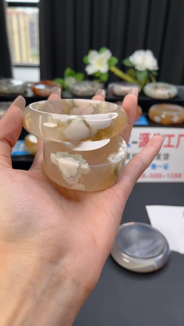 未镶嵌手镯石英质玉赠送镯心（58圈口）