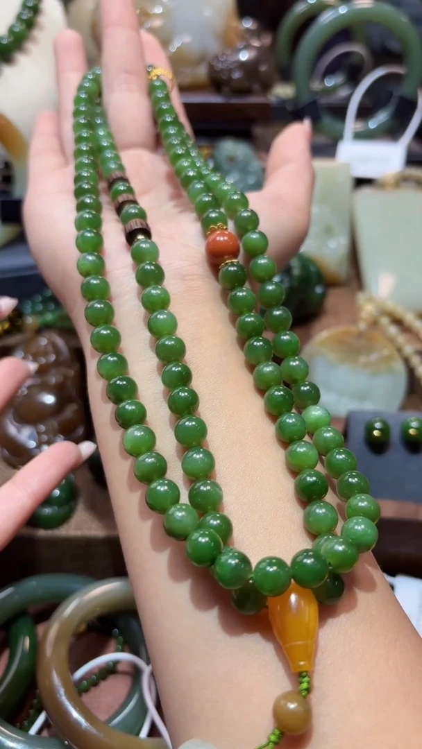 颈饰未镶嵌和田玉（碧玉）1