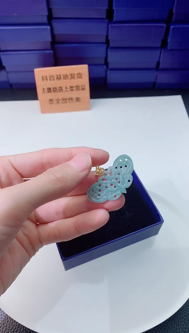 翡翠未镶嵌颈饰