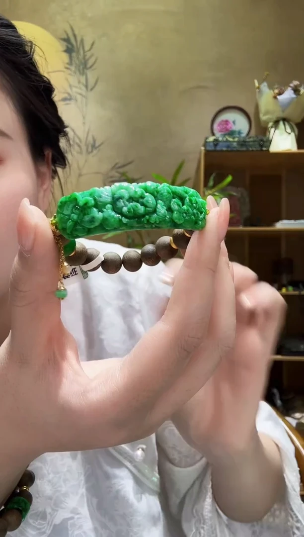 颈饰未镶嵌翡翠手牌