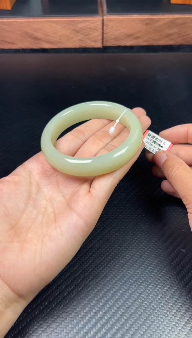 和田玉手镯未镶嵌且末微色差迪克兰59MKm