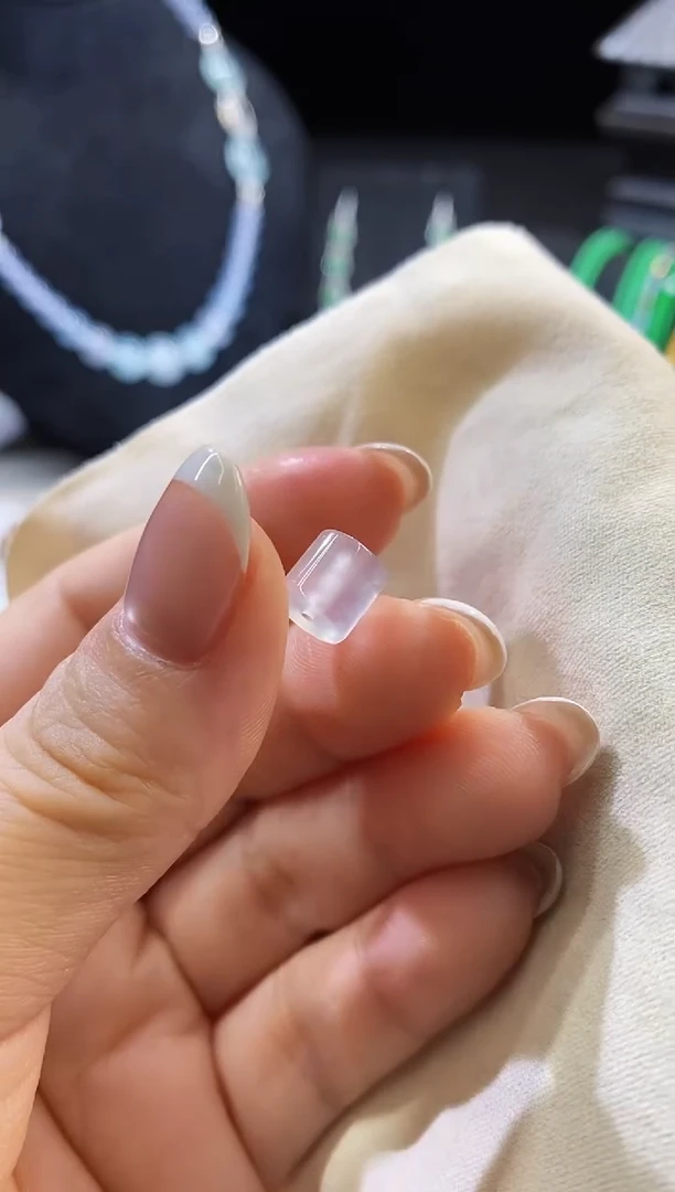 翡翠挂件未镶嵌桶珠单颗