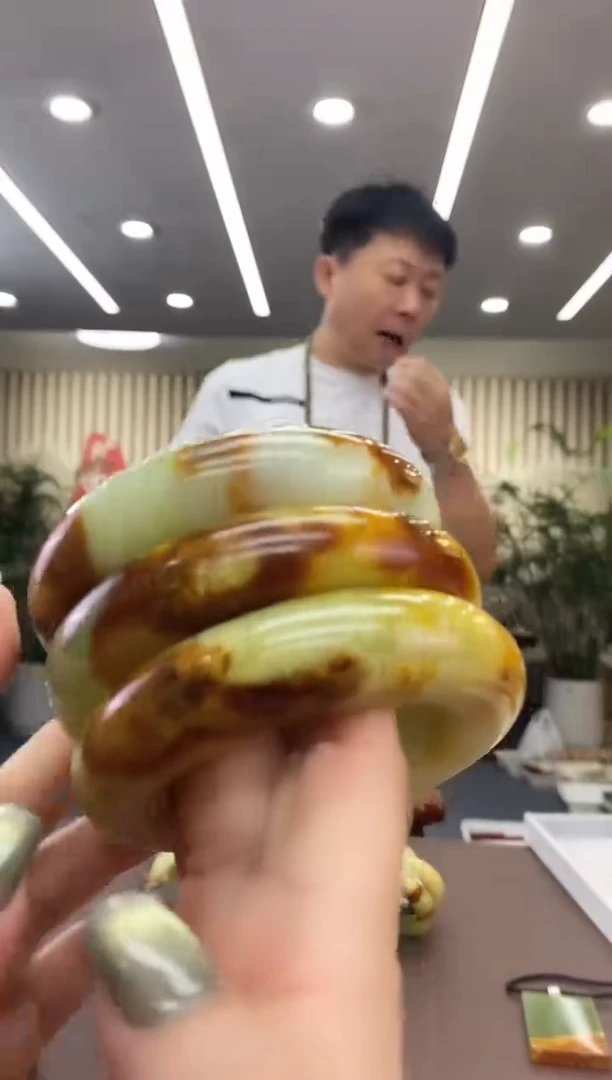 未镶嵌蛇纹石玉手镯55.56多样式发货随机发一