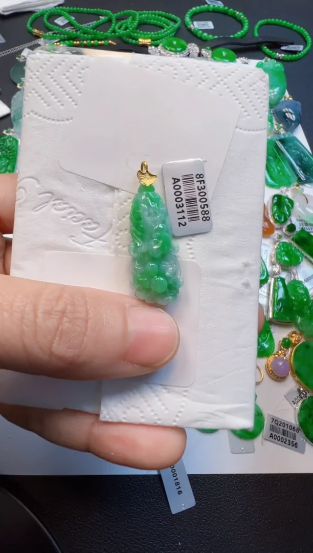 【闪购商品】翡翠吊坠(不含链)18K金镶嵌380