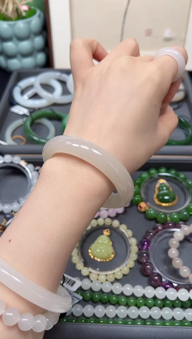 和田玉手镯未镶嵌V2712和田玉冰粉手镯圈口56