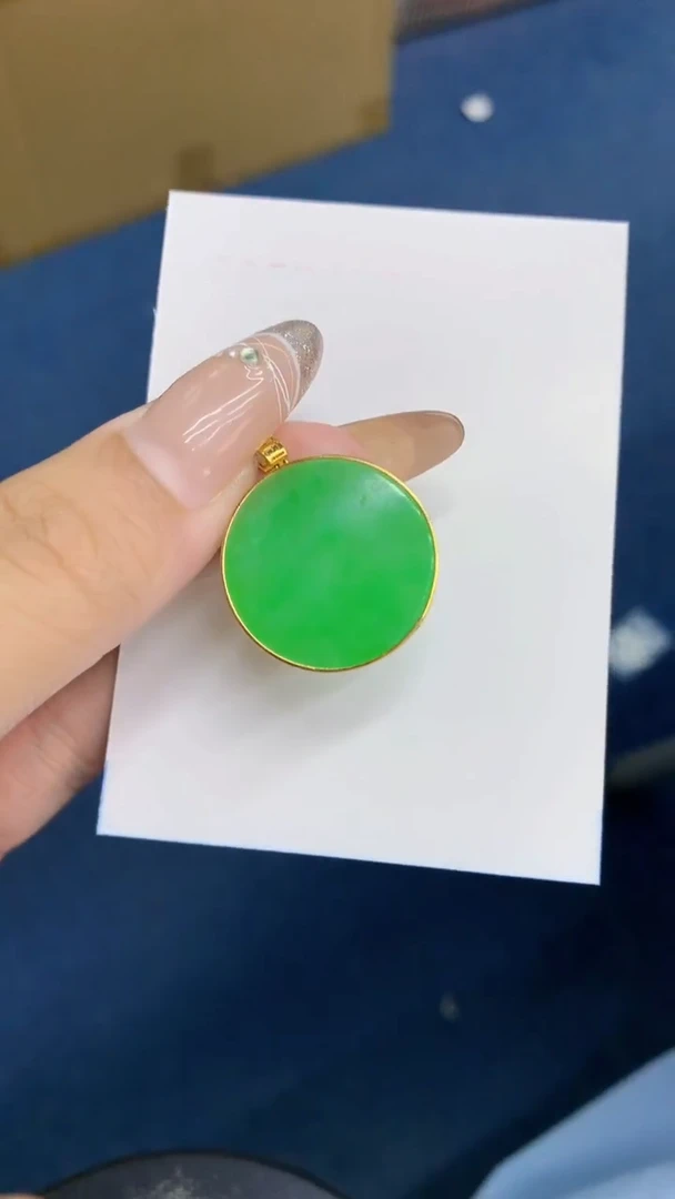 颈饰18K金镶嵌翡翠P****91