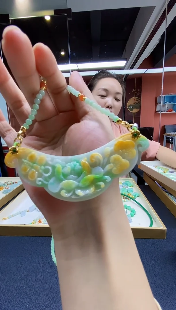 颈饰未镶嵌翡翠吊坠