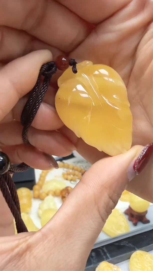 【闪购商品】琥珀裸石未镶嵌挂坠