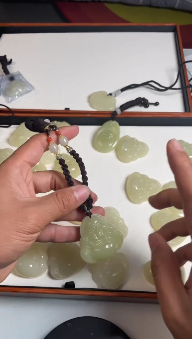 【闪购商品】石英质玉吊坠(赠链)未镶嵌福利