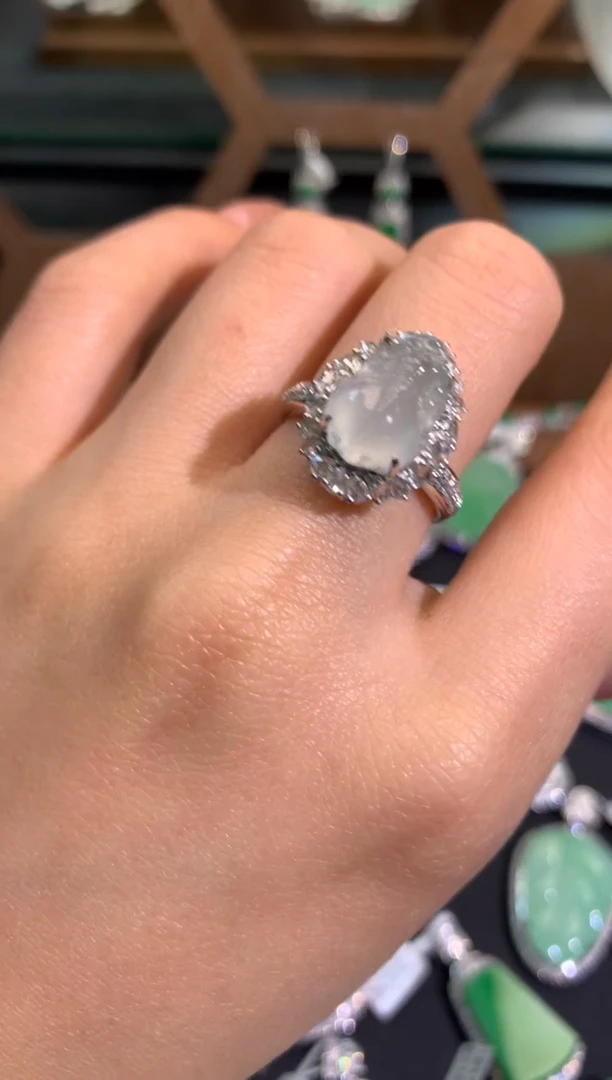 【闪购商品】翡翠吊坠(不含链)18K金镶嵌戒指