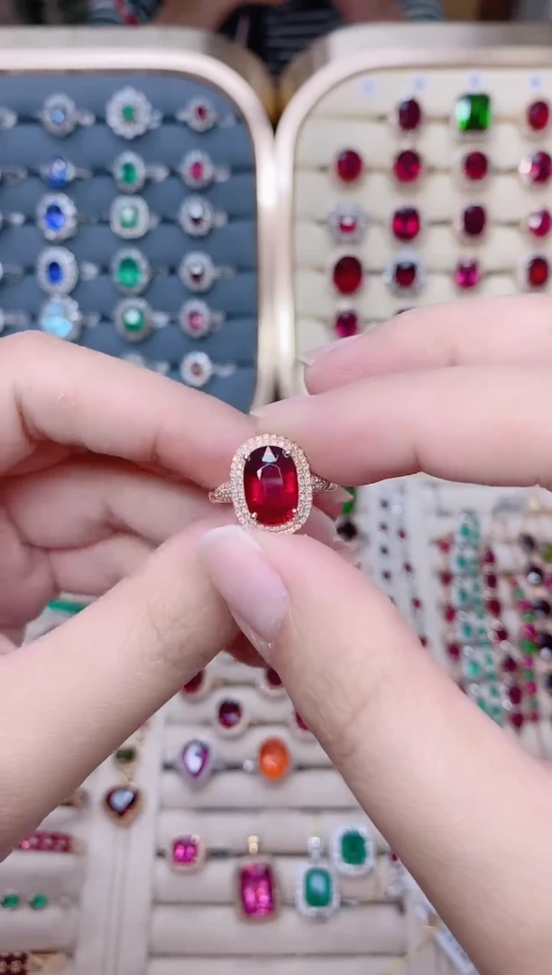 18K金镶嵌碧玺戒指碧玺1