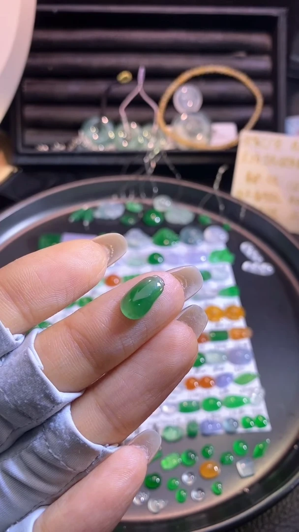 翡翠挂件未镶嵌瓜瓜