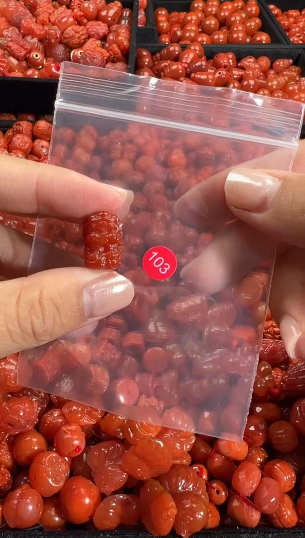 颈饰未镶嵌南红玛瑙1