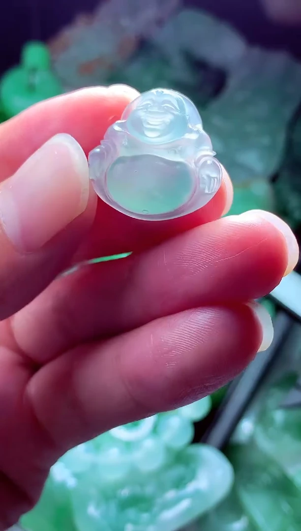 未镶嵌定制翡翠八****?翡翠毛货定制