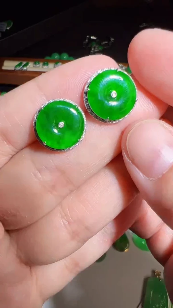 翡翠18K金镶嵌颈饰耳钉