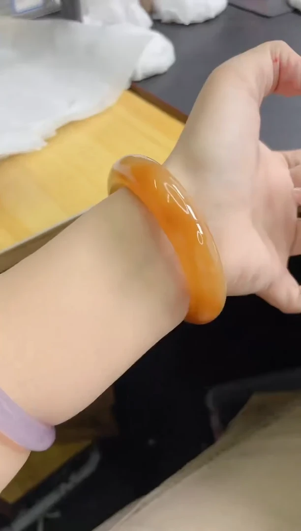 【闪购商品】石英质玉手镯未镶嵌381/56.9