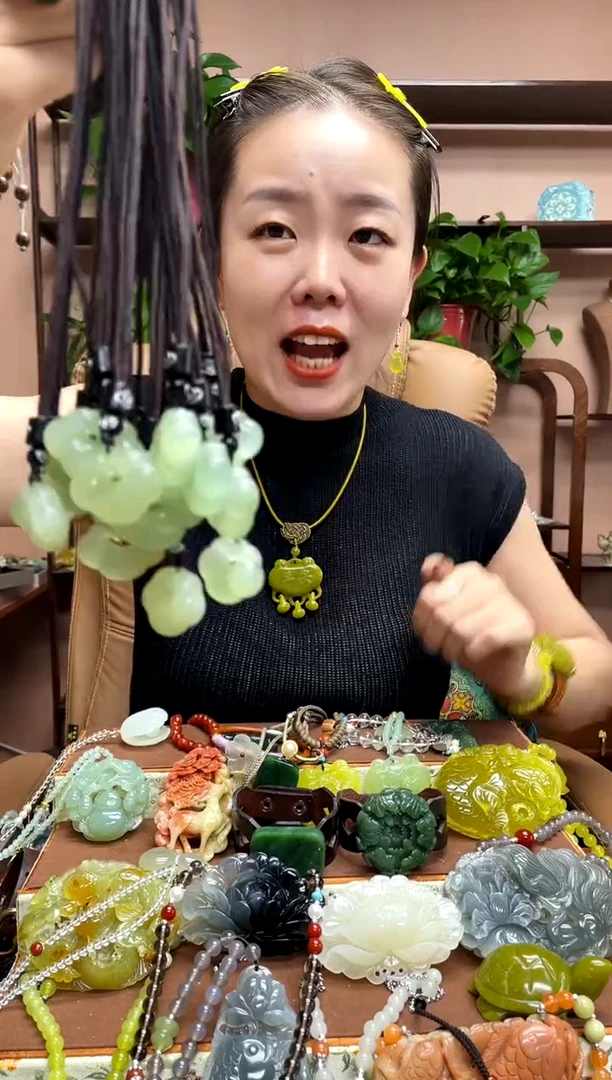 未镶嵌岫玉吊坠多样性发货发其中之一