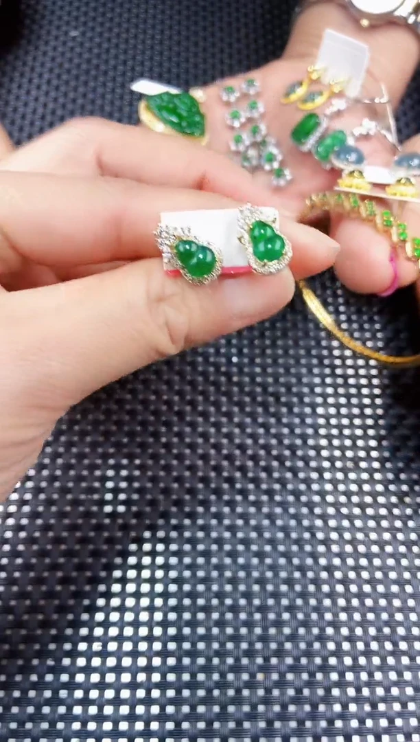 【闪购商品】翡翠耳饰未镶嵌11111111