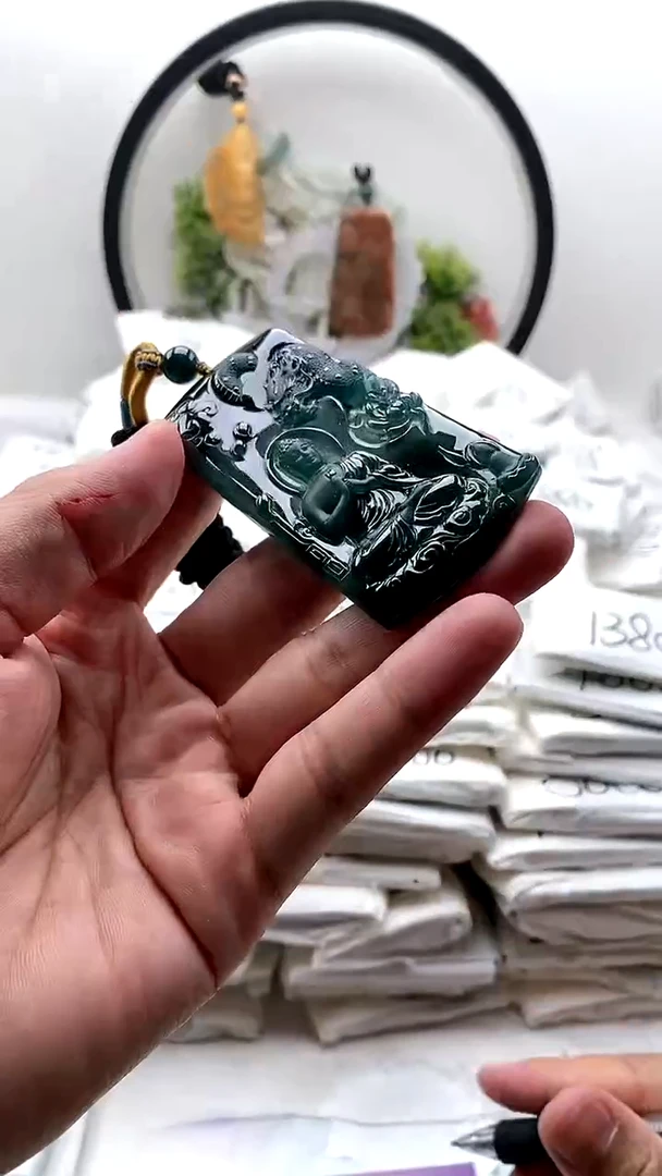 颈饰未镶嵌翡翠大日如来