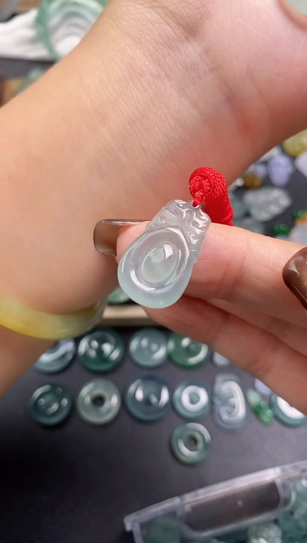 颈饰未镶嵌翡翠福贝