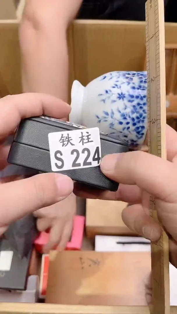 瓷片跷****子224 跷二郎腿的女汉子 跷二郎腿的女汉子