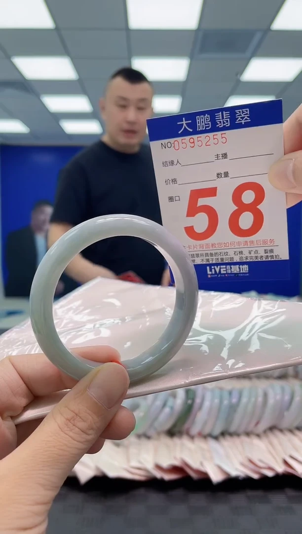 翡翠手镯未镶嵌AAAAAAAAAA