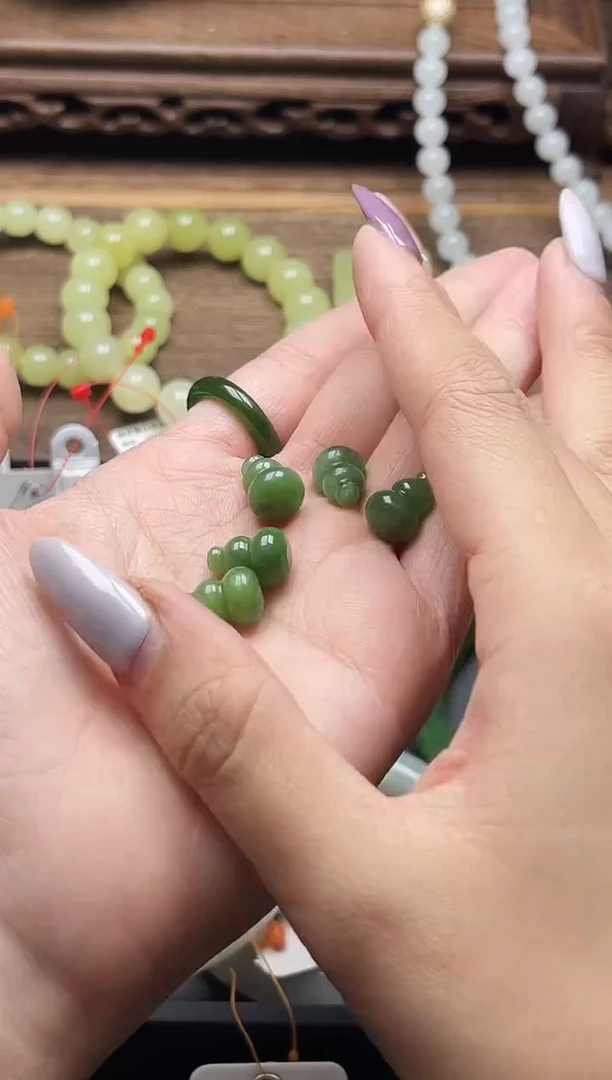 吊坠(不含链)未镶嵌和田玉碧玉 葫芦有瑕疵多样性发一