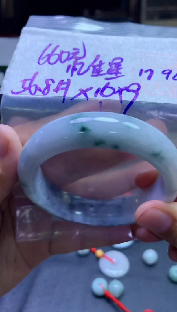 未镶嵌定制翡翠忆***容手镯56.8#660元  毛货需抛光