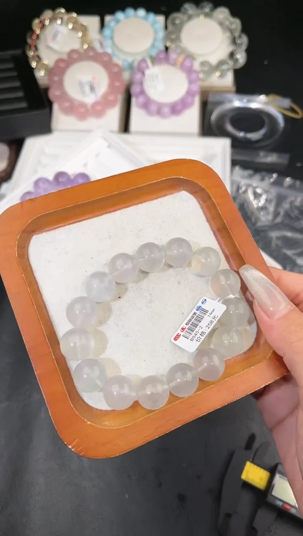 【闪购商品】手链未镶嵌萤石多样性发一奶绿14mm