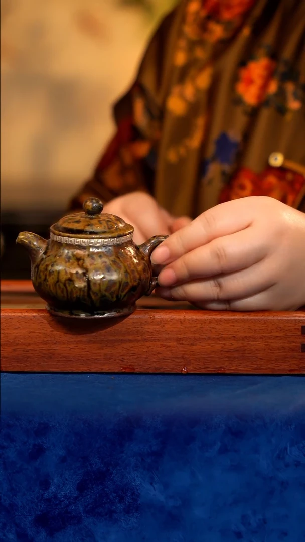 紫砂 宜兴紫砂 GFY 崖柏木 打银 潘壶