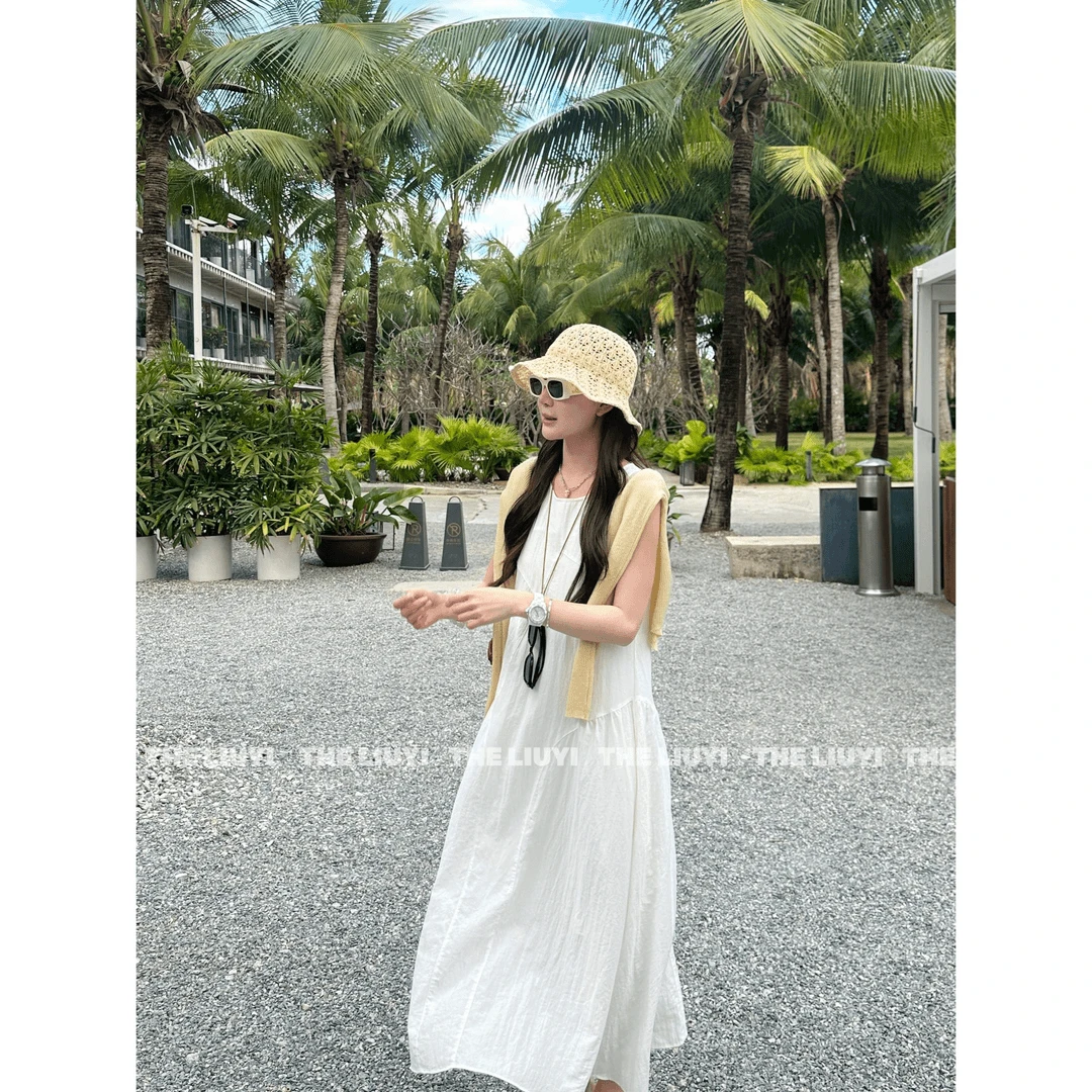 三宅裙法式白色方领褶皱休闲无袖吊带连衣裙度假风显瘦裙子百搭