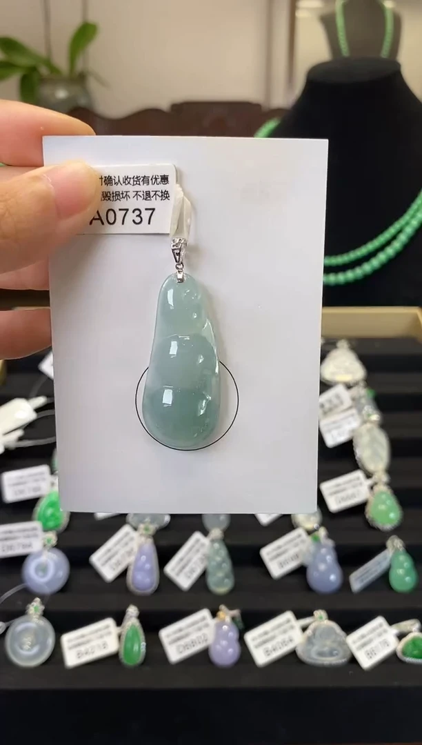 颈饰18K金镶嵌翡翠A0737 福豆 含运营费