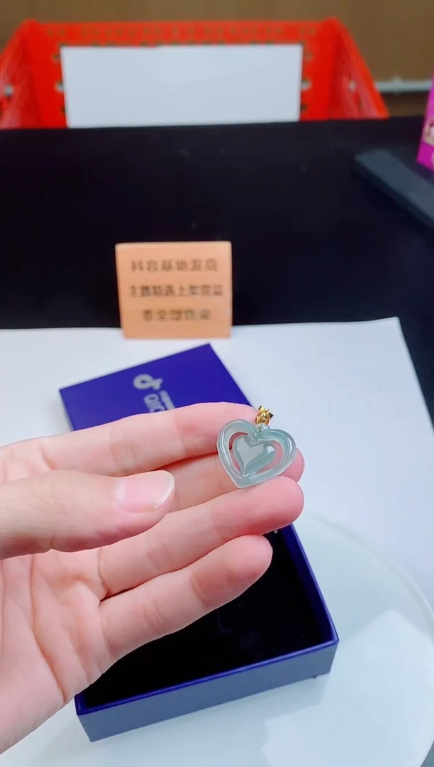 颈饰未镶嵌翡翠   ·