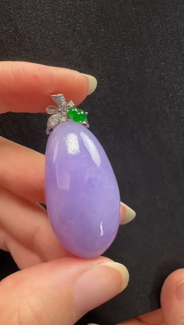 颈饰18K金镶嵌翡翠624福果一个