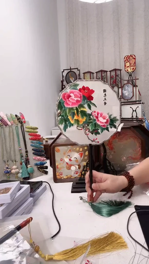 扇子苏绣作品手工团扇
