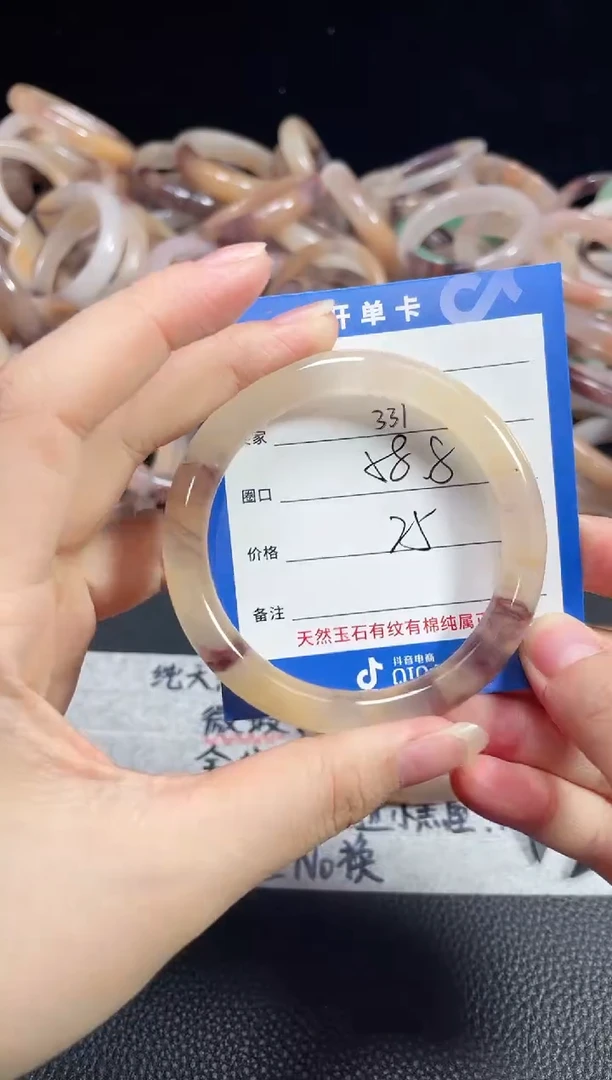 未镶嵌石英质玉手镯331