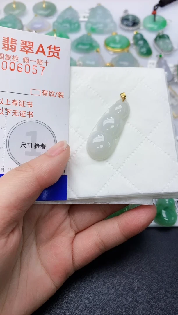 颈饰18K金镶嵌翡翠天然A货