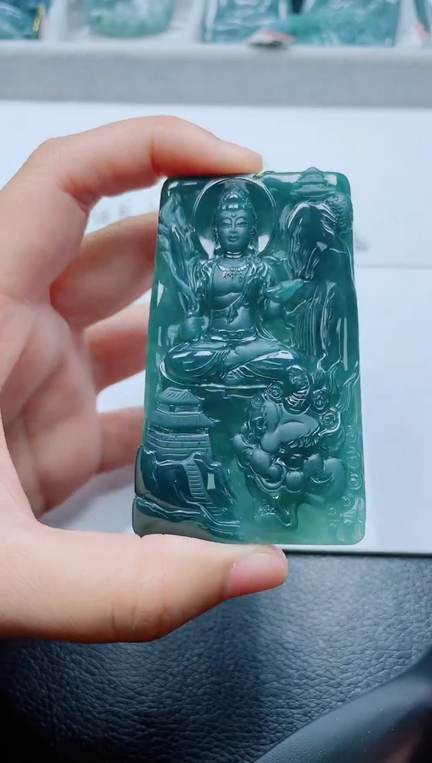 颈饰未镶嵌翡翠