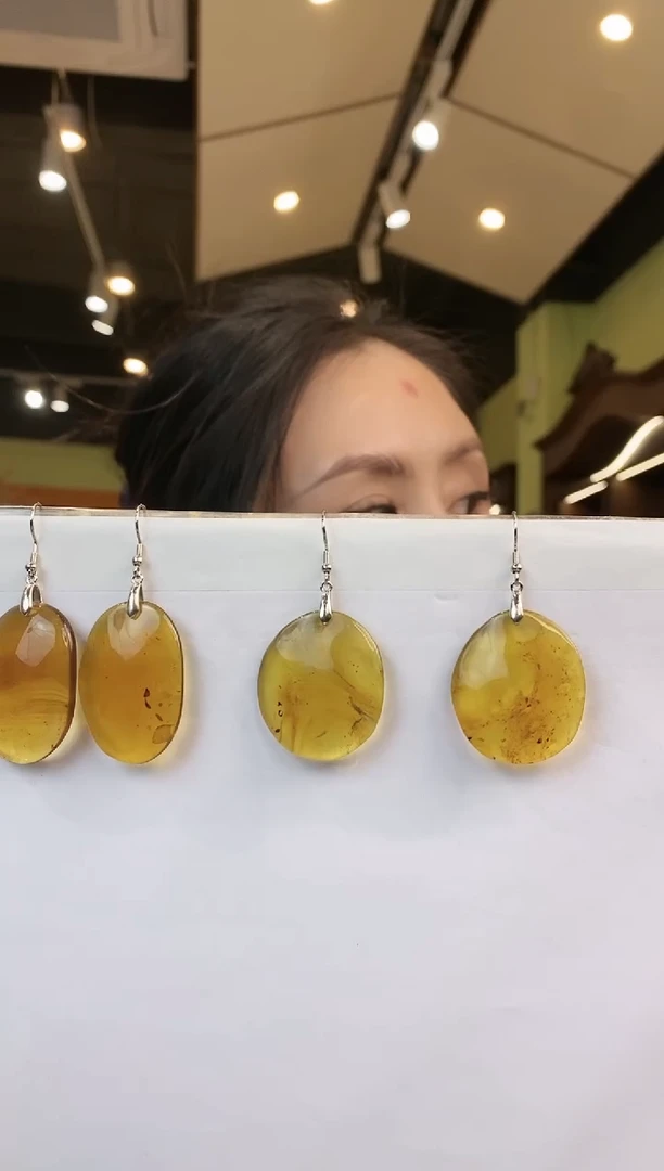 【闪购商品】琥珀耳饰银S925镶嵌多样性发一