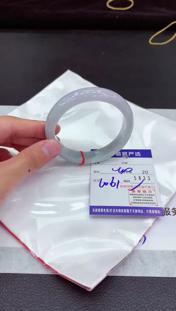 翡翠手镯未镶嵌1111111111111111