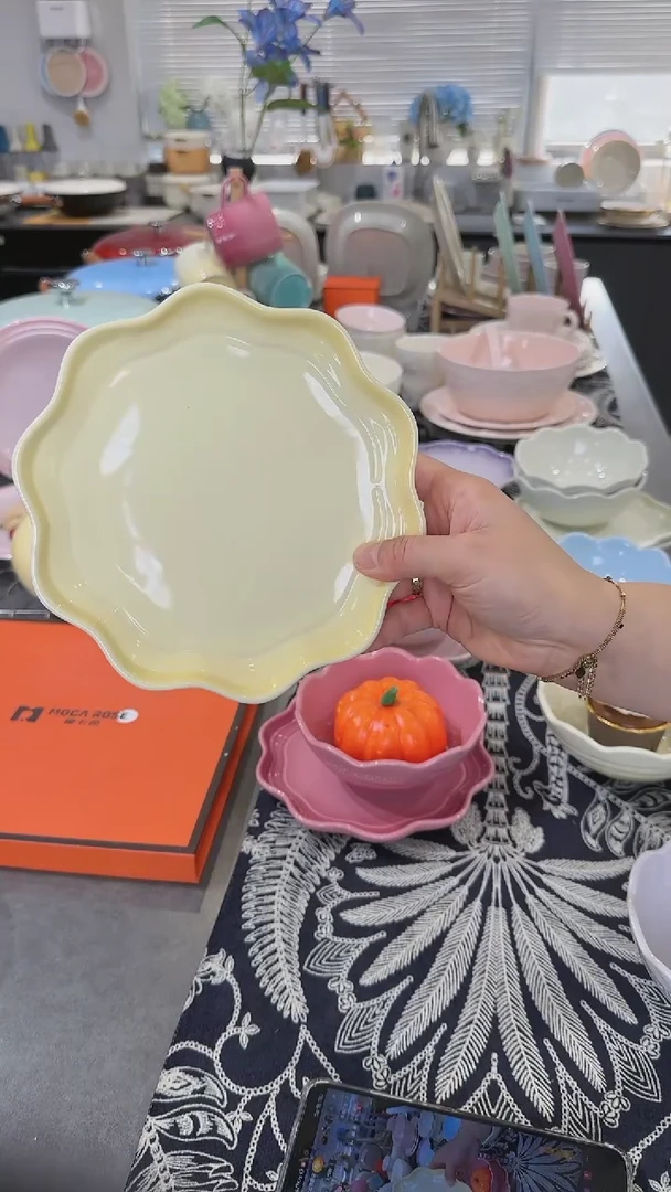 【闪购商品】瓷炻彩花边盘18CM-鹅绒黄