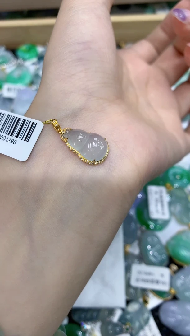 翡翠18K金镶嵌颈饰111111111111