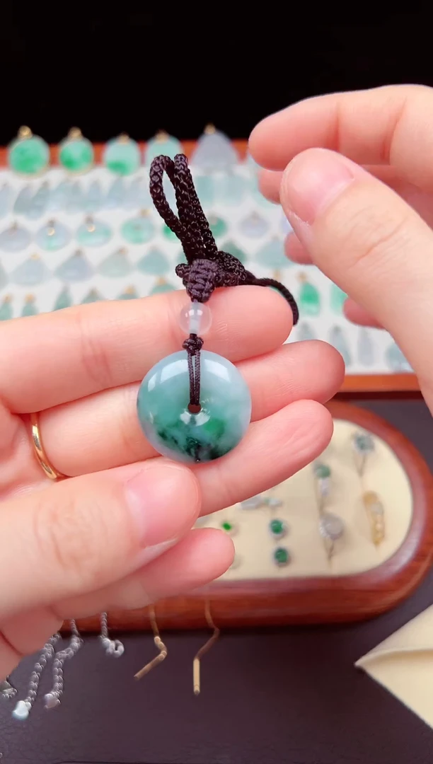 【闪购商品】翡翠颈饰未镶嵌平安扣