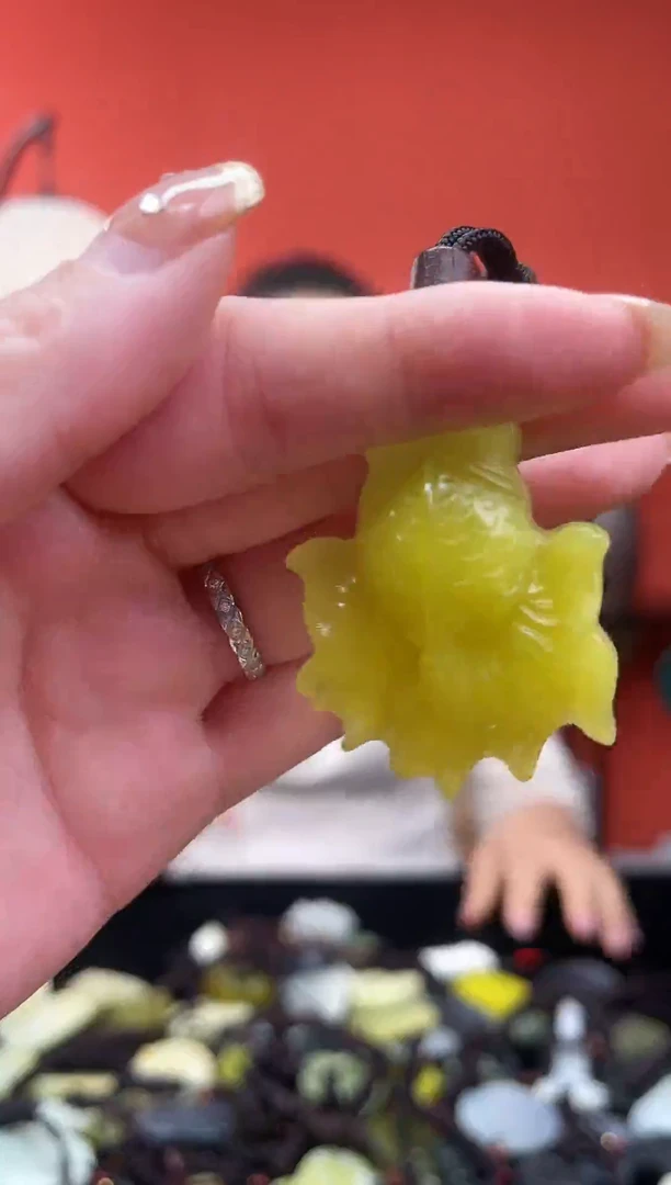 未镶嵌岫玉吊坠.