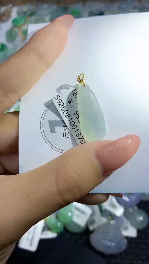 颈饰18K金镶嵌翡翠111111111111