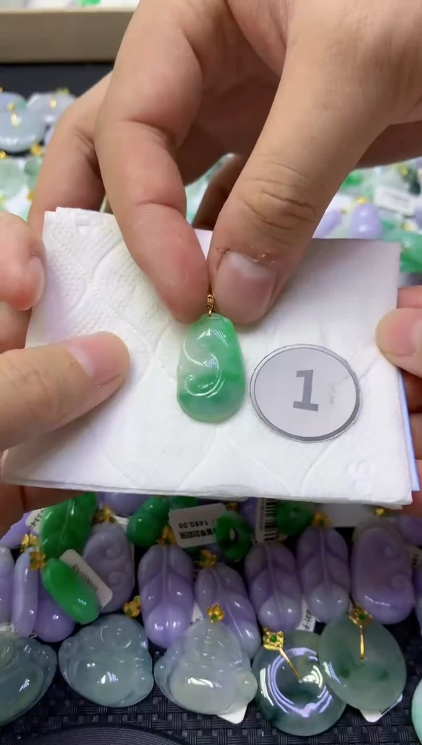 颈饰18K金镶嵌翡翠天然缅甸翡翠A货