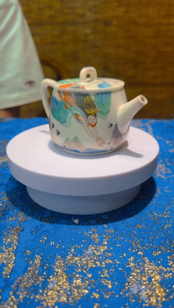 全手绘精卫填海茶壶