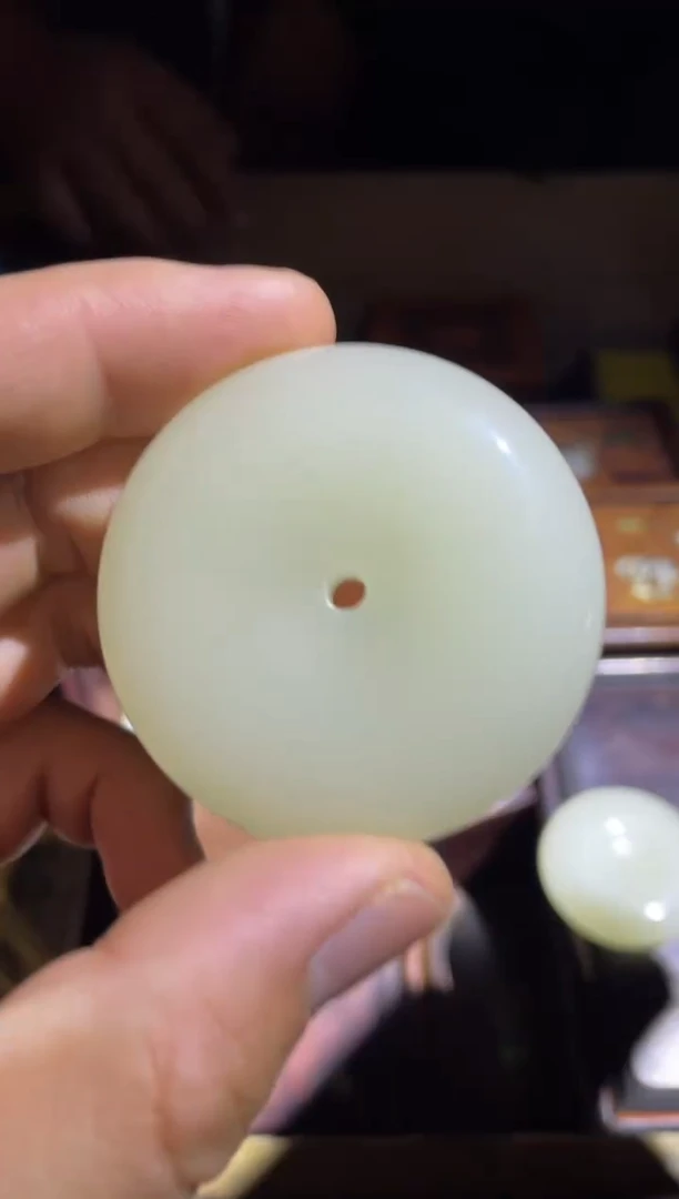 和田玉未镶嵌颈饰白玉平安扣1件