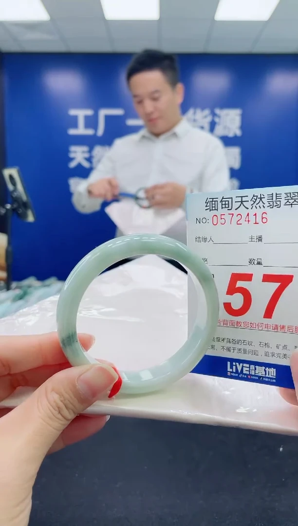 未镶嵌手镯翡翠天然翡翠手镯