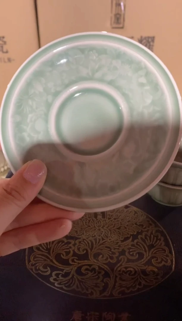 瓷片微瑕处理 【正常釉色】百花底托 一个【底款混发】